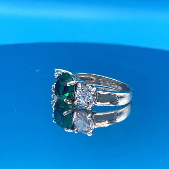 Vintage Sterling Silver and Cubic Zirconia Ring - Picture 7 of 10